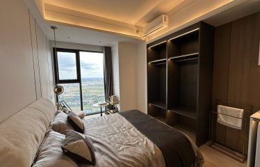 Vue Aston, river-front condominium with 4 river views