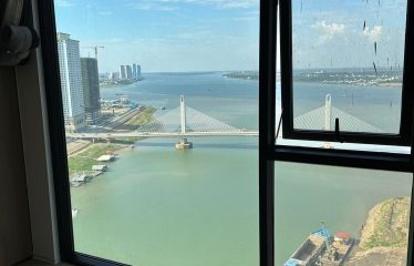 Vue Aston, river-front condominium with 4 river views