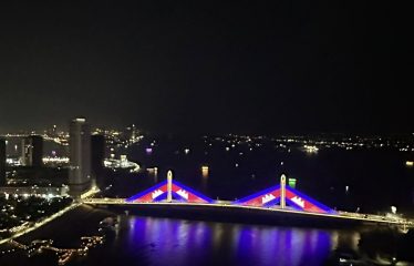 Vue Aston, river-front condominium with 4 river views